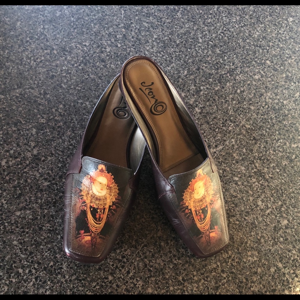 Icon’s Queen Elizabeth shoes Size 10
